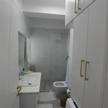 Lakeside Serenity * Pogradec