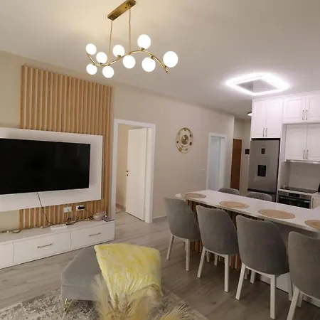 Lakeside Serenity Apartment *