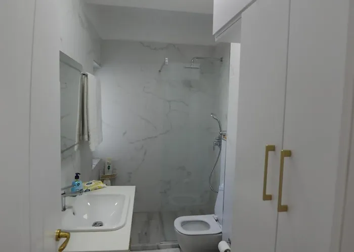 Lakeside Serenity * Pogradec