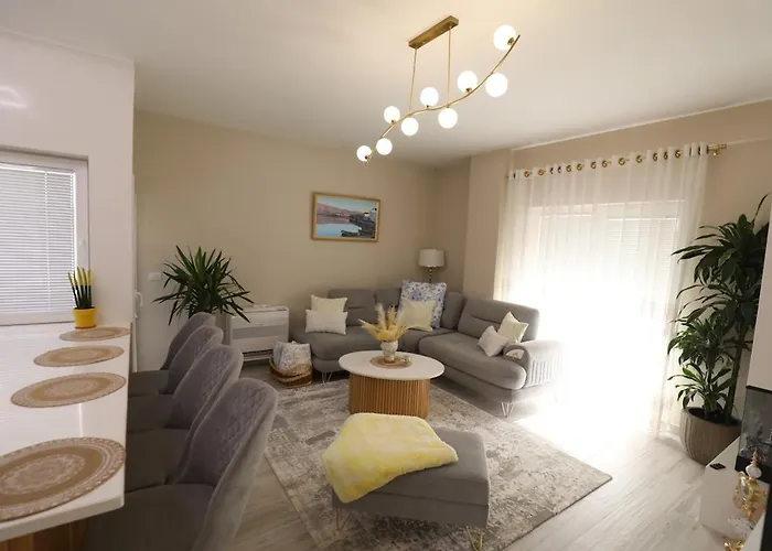 Lakeside Serenity アパート *